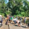 Semangat Kebersamaan Perkuat Jalan Rusak Pascahujan Deras