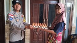 Bhabinkamtibmas Polsek Sekotong Bagikan Bantuan Pangan Bergizi ke Rumah Lansia
