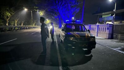 Jaga Kamtibmas Kondusif, Polsek Kuripan Gelar Patroli Blue Light Malam Hari