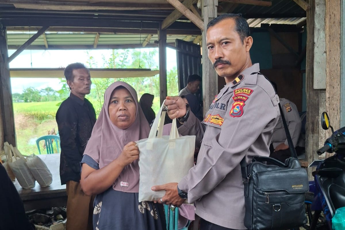 Polres Lombok Barat Salurkan Program Nutrisi Mantap di Kuripan