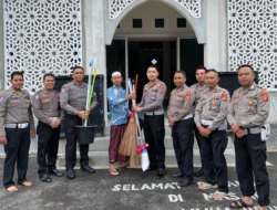 Safari Ramadhan Polres Lombok Barat: Bersih Masjid dan Edukasi Lantas