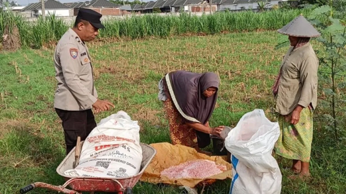 Polres Lombok Barat Kawal Swasembada Pangan di Karang Bongkot