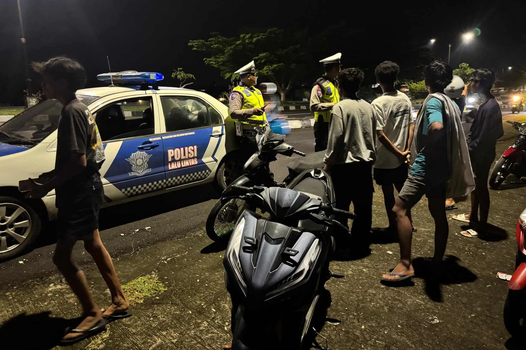 Satlantas Polres Lombok Barat Amankan Jalur Bypass BIL di Malam Minggu