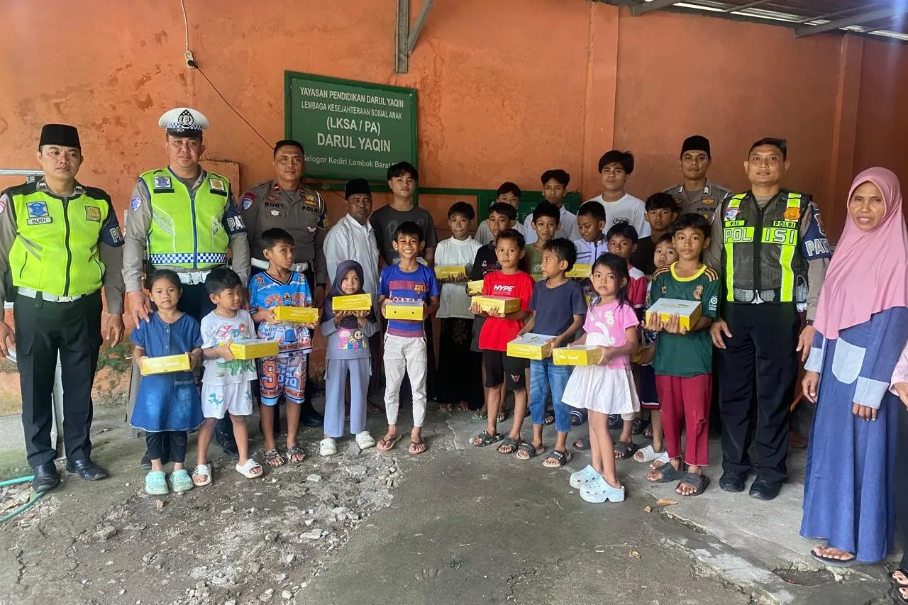 Polres Lombok Barat Salurkan Bingkisan Kapolres ke Anak Yatim