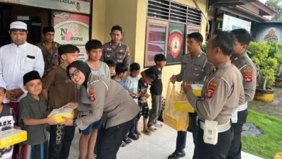 Lebih dari Penegak Hukum, Polres Lombok Barat Hadirkan Kehangatan bagi Anak Yatim Kuripan