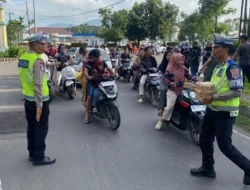 Warga Dasan Geres Serbu Takjil Gratis, Polres Lombok Barat Gercep Amankan Jalur Ngabuburit