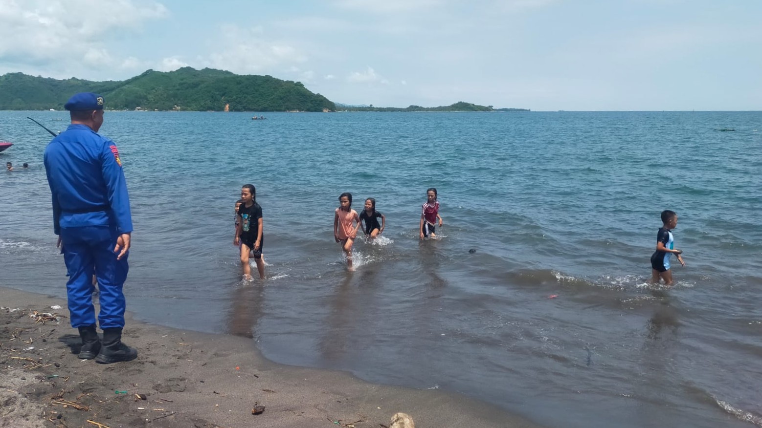 Upaya Preventif Satpolairud Polres Lombok Barat Jaga Kondusivitas Objek Wisata Pantai Cemara