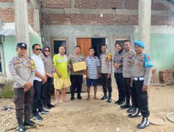 Peduli Warga Kurang Mampu, Polsek Rasbar Berbagi Sembako untuk Dua Warga Sakit Menahun
