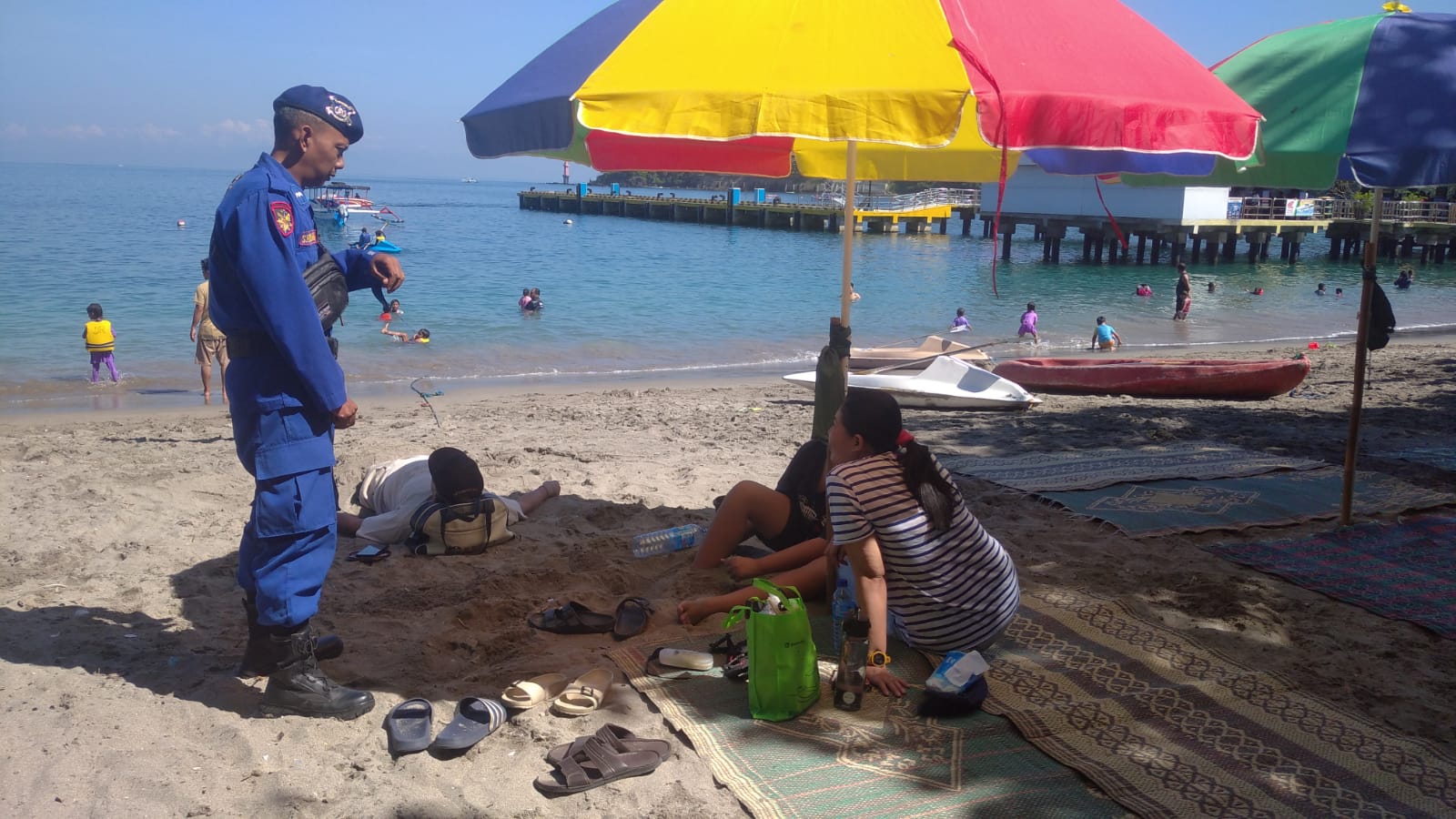 Langkah Humanis Sat Polairud Polres Lobar Jamin Keamanan Pengunjung di Destinasi Ikonik Senggigi