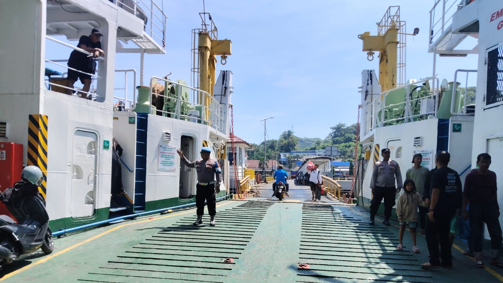 Polsek Kawasan Pelabuhan Lembar Jamin Keamanan Penumpang