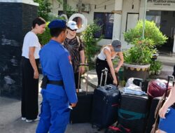 Pantai Senggigi Membeludak, Aksi Sigap Sat Polairud Polres Lombok Barat Pastikan Wisatawan Aman dari Bahaya