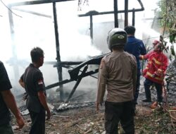 Diduga Konsleting Listrik, Satu Unit Rumah Panggung 9 Tiang di Desa Bre Ludes di Lahap Si jago Merah