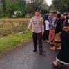 Kawal Ketat Tradisi Nyongkolan di Jalur Gunung Pengsong, Personel Polsek Labuapi Kedepankan Aksi Humanis