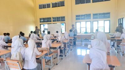 Tumbuhkan Kesadaran Berlalulintas di Kalangan Pelajar Unit Kamsel Satlantas Polres Bima Kabupaten Sambangi SMK Pelita Harapan