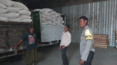 Kawal Distribusi Jagung di Lembar, Polisi Pastikan Standar Kualitas Bulog Terpenuhi