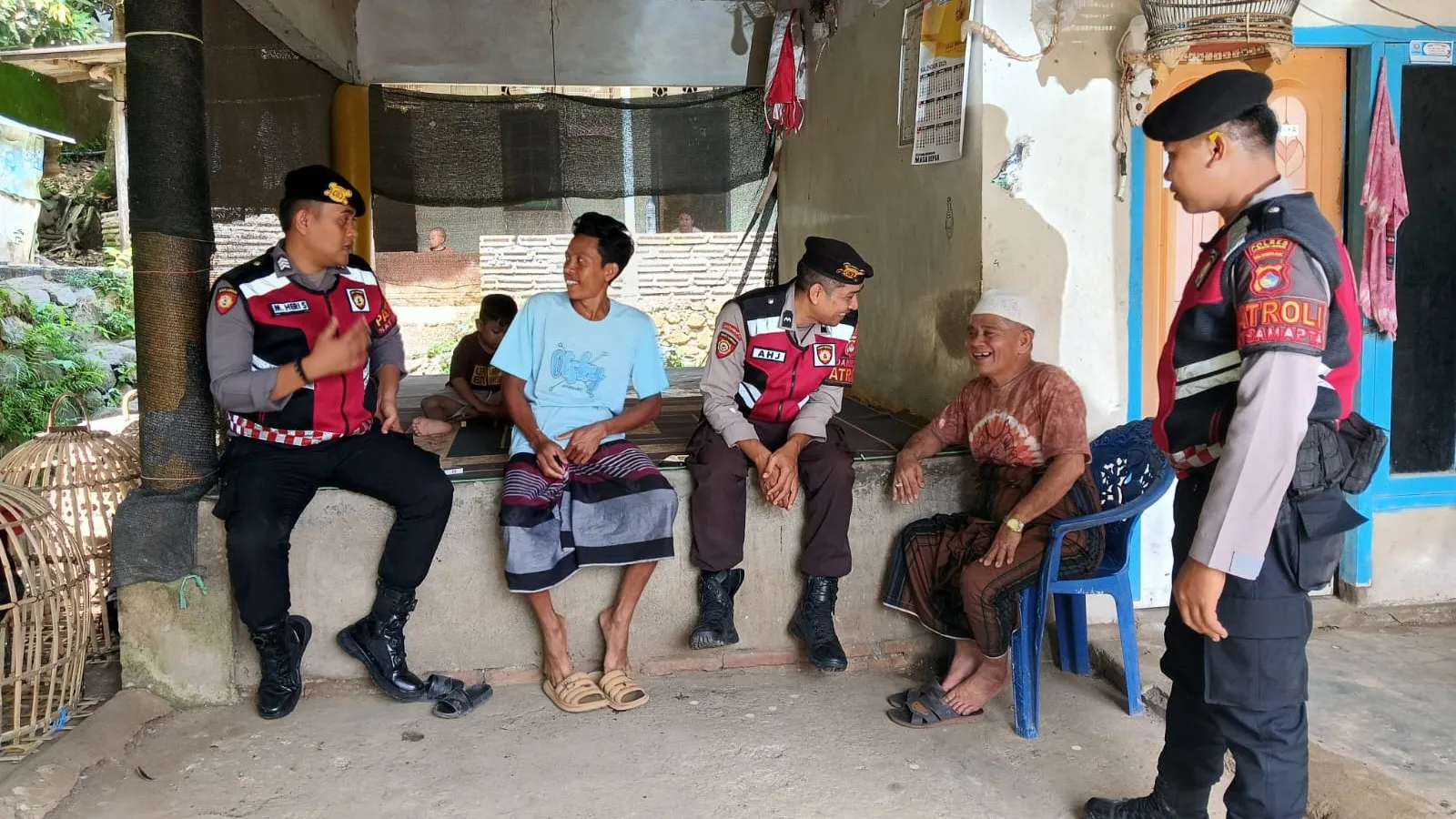 Perkuat Keamanan Wilayah, Sat Samapta Polres Lombok Barat Sosialisasikan Inovasi KEMOS 110 di Sekotong