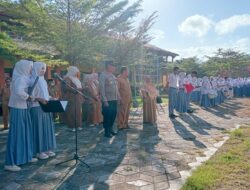 Jadi Irup Bendera di SMAN I Woha, Kapolsek Woha: Jauhi Narkoba dan Jadilah Generasi Yang Unggul