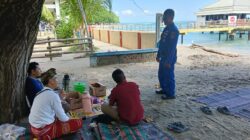 Pastikan Liburan Aman, Sat Polairud Polres Lombok Barat Beri Imbauan Khusus Bagi Orang Tua di Senggigi