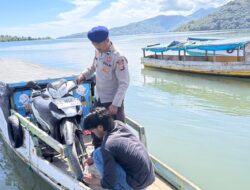 “Polisi Peduli” Satpolairud Polres Bima Kabupaten Bantu Aktivitas Masyarakat di Dermaga Bajo