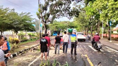 Cuaca Ekstrem, Satlantas Polres Lombok Barat Patroli