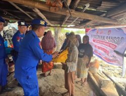 DITPOLAIRUD POLDA NTB SALURKAN BANTUAN SOSIAL KEPADA MASYARAKAT PESISIR DALAM RANGKA HUT KE-80 POLRI