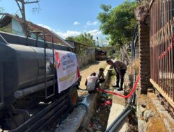 Momentum Hari Bhayangkara ke-80, Respon Cepat Akan Kebutuhan Air Bersih, Polres Bima Salurkan 5000 Liter Air Bersih di Desa Kalampa