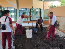 Ditpolairud Polda NTB Gelar Bersih-Bersih Tempat Ibadah dan Berikan Bantuan Alat Keberaihan di Hari Bhayangkara ke-80