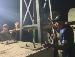 Pemasangan Tiang Pilon Jembatan Perintis Garuda, Simbol Kokohnya Sinergi TNI dan Warga