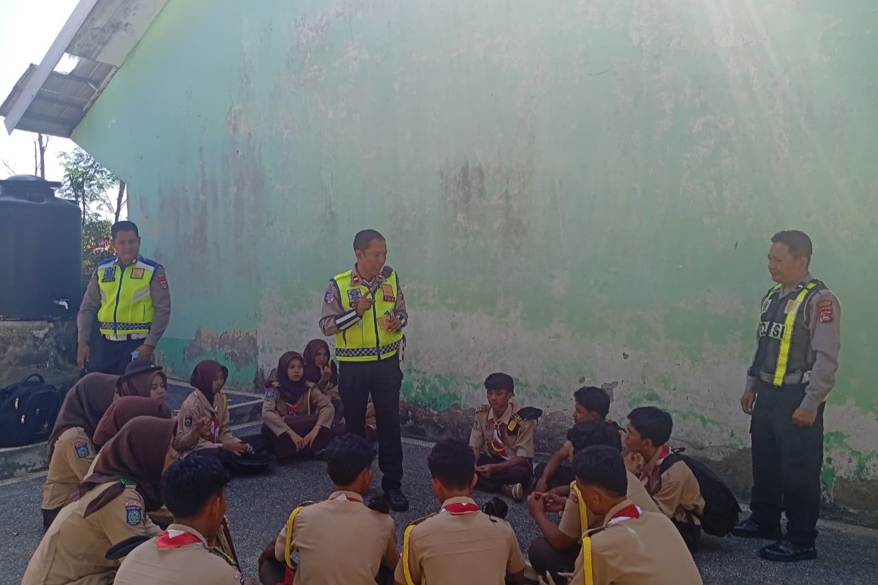 Bentuk Karakter Pelajar, Polsek Sekotong Sosialisasi Tertib Lalu Lintas dan Rekrutmen Saka Bhayangkara