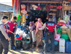 Patroli KRYD Pagi, Unit Patmor Satsamapta Polres Bima Kabupaten Bantu Angkat Bok Ikan Nelayan