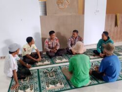 Jaga Kondusivitas Wilayah, Sat Binmas Polres Lombok Barat Sambangi Poktan di Giri Tembesi