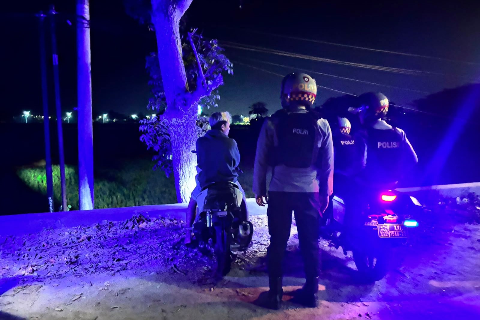 Patroli Perintis Presisi Polres Lombok Barat Bubarkan Kerumunan Pemuda di Bundaran GMS