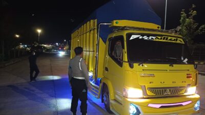 Pemeriksaan Intensif di Pelabuhan Lembar, Kepolisian Sisir Penumpang dan Kendaraan KM Mutiara Ferindo I