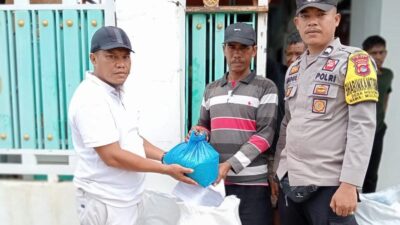 Bhabinkamtibmas Polsek Bolo Dampingi Pemdes Nggembe Salurkan Bantuan Sosial Bagi Warga Binaan